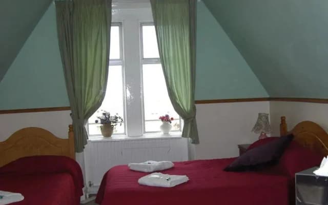 The Robert Burns Hotel - photo 2