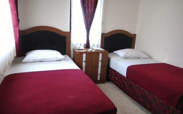 Karsa Utama Hotel - photo 4