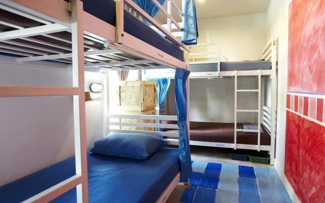WH Hostel - photo 2