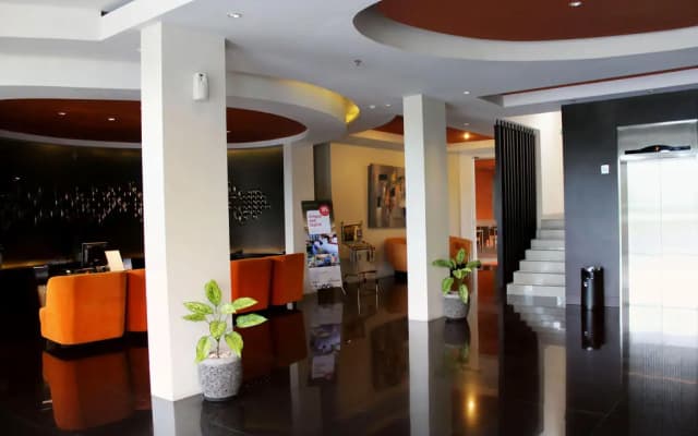 100 Sunset Hotel - photo 2