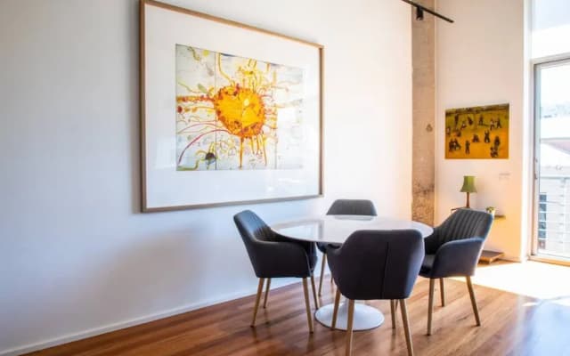 Stylish Warehouse Convert 2 Bedroom Apartment - photo 3