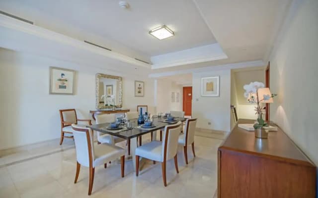 Luxurious 3BR Townhouse with Maid's & Private Pool in Palm Jumeirah - photo 4