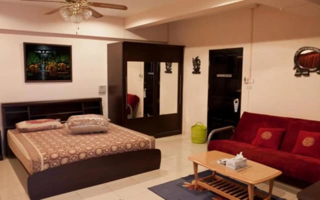 Metro Apartments - photo 2