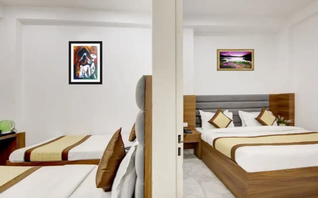 Hotel S B Inn - photo 2