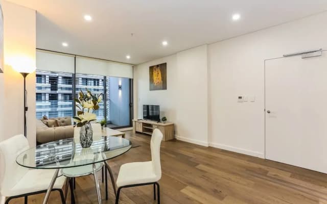 New Bright Apartment In Waterloo - photo 2