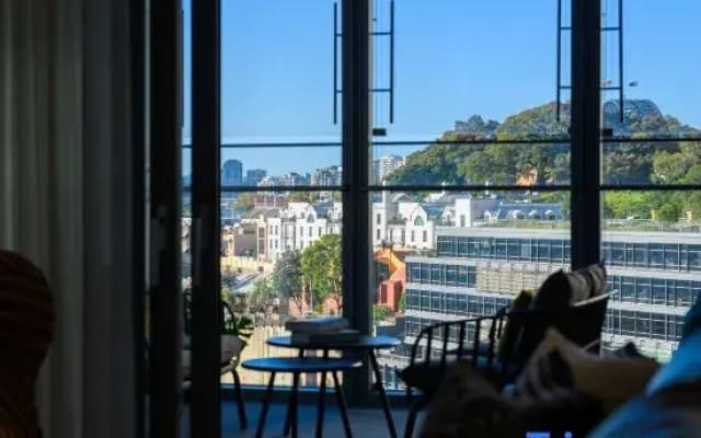 Spacious 3BR in Barangaroo | Free Parking | CBD - photo 2