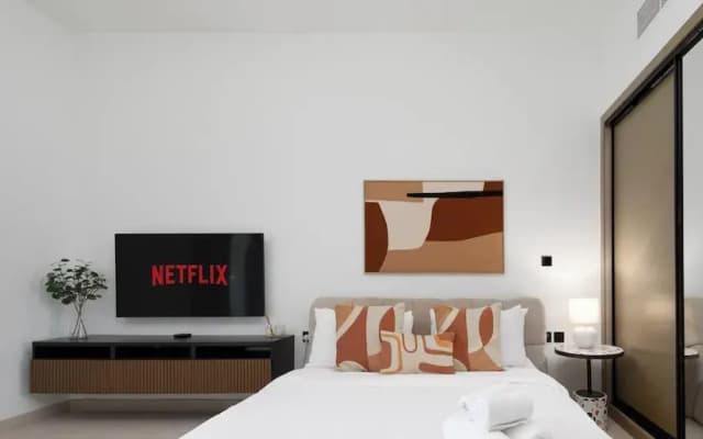 LUX The Modern Binghatti Canal Suite 2 - photo 2