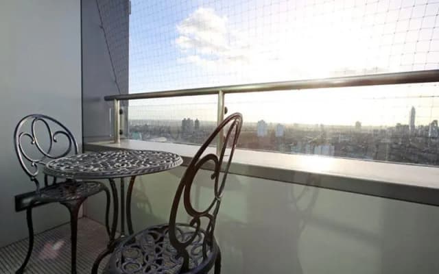 Veeve  Views Over Big Ben and The River Thames Central London 3 Bed - photo 4