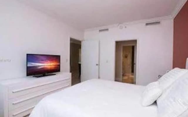 Beautiful Miami Brickell 2 Bedroom 2 Bathroom Apartment in the Sky Sleeps 4 - photo 2