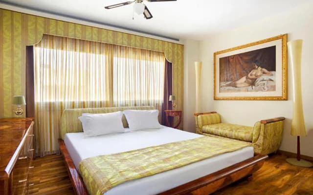 Unique 3 bedrm 3 bathrm apt - Acropolis views! SG69 - photo 2