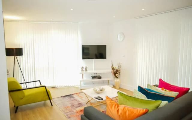 Executive 2 Bed Apartment - photo 3