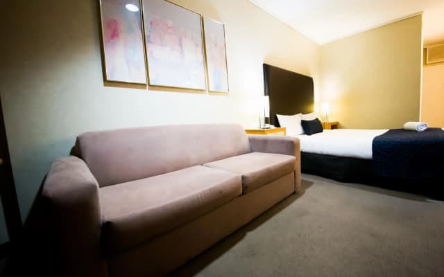 Sandown Regency - photo 2