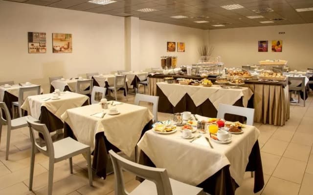 Hotel Artis - photo 4