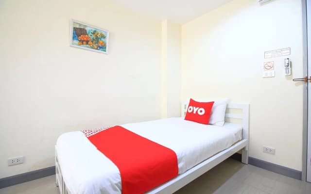 OYO 439 Bed and Bus Hotel - photo 3