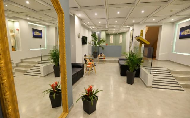 Byron Hotel - photo 2