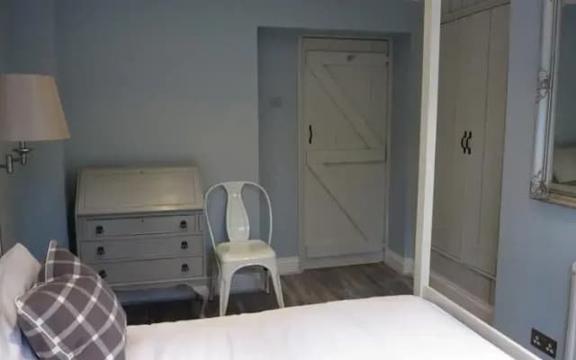 New, beautifully-designed garden flat in Clapham - photo 3