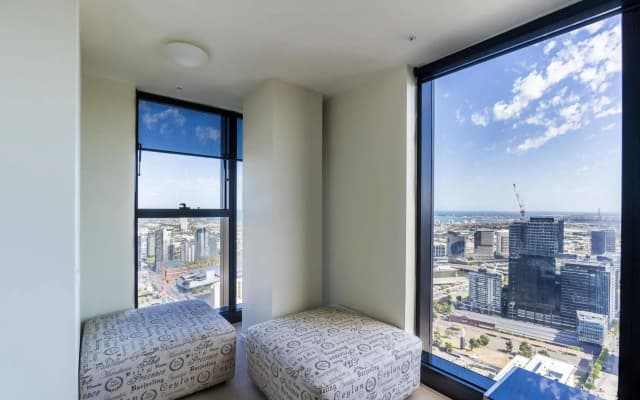 StayIcon Serviced Apartment On Collins - photo 3