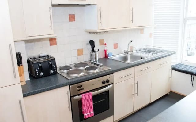Castle View Apartments - photo 4