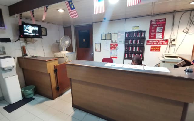 OYO 89817 Hotel Sura - photo 2