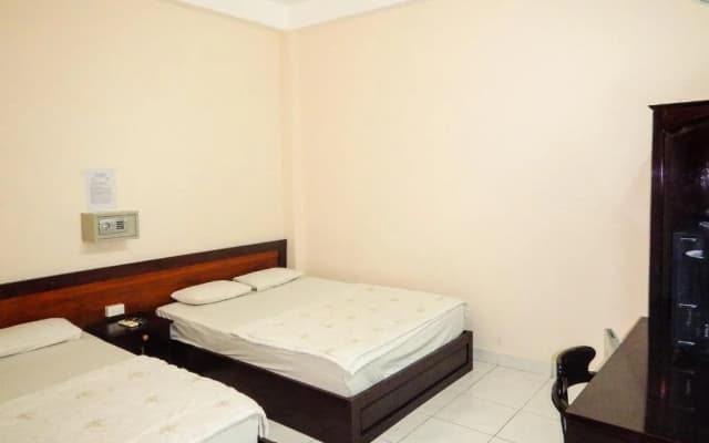 Yellow Hotel - photo 2