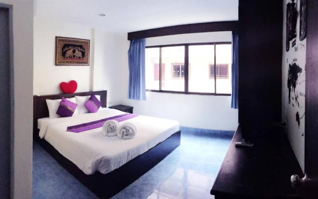 Patong Ours Guesthouse - photo 4