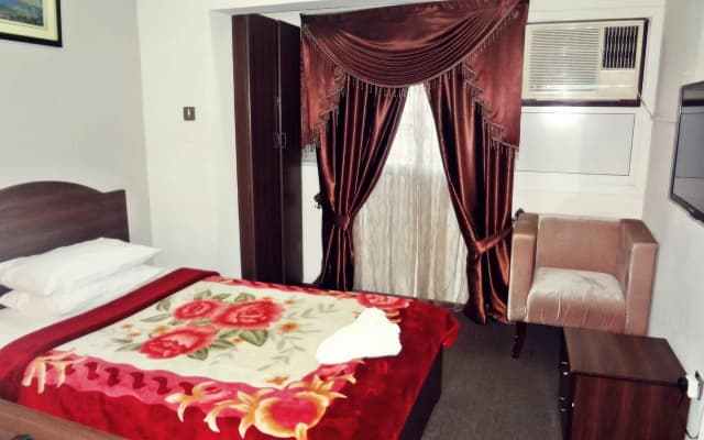 OYO 152 Lapaz Hotel - photo 2