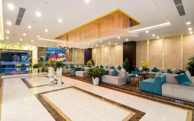 CN Palace Boutique Hotel & Spa - photo 2