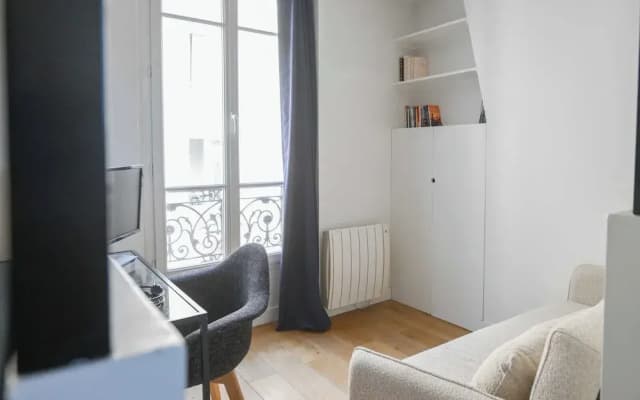 Modern Apartment - 2br-4p- Canal Saint-martin - photo 3
