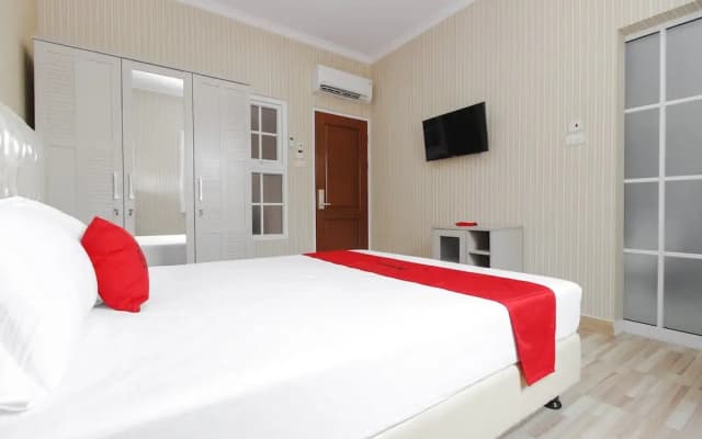 RedDoorz Plus @ Kwitang 2 - photo 5