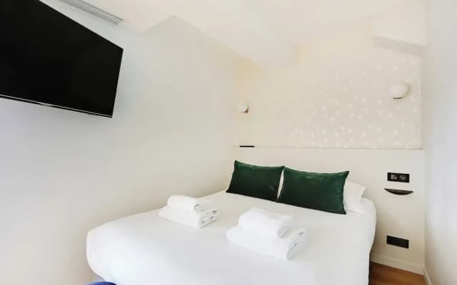 Apartment for 6 People in Paris - photo 2