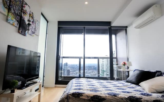 Stunning 2 Bedroom High Floor City View - photo 2