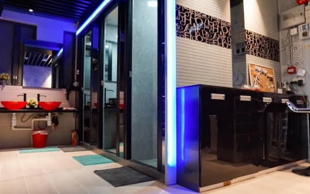 SNOOZE Capsule Hotel - photo 4