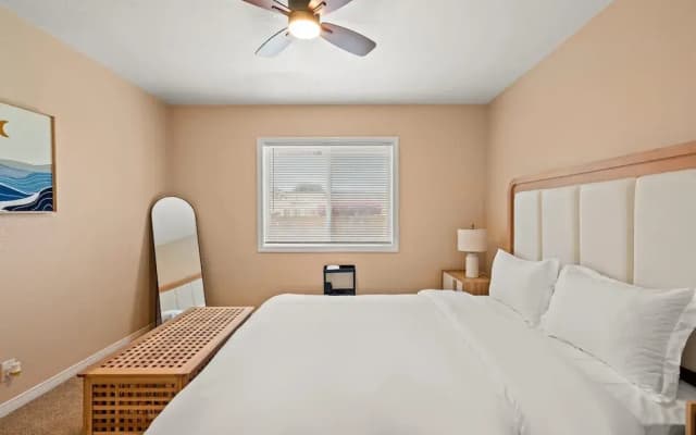Private Room w Shared Bathroom - photo 4