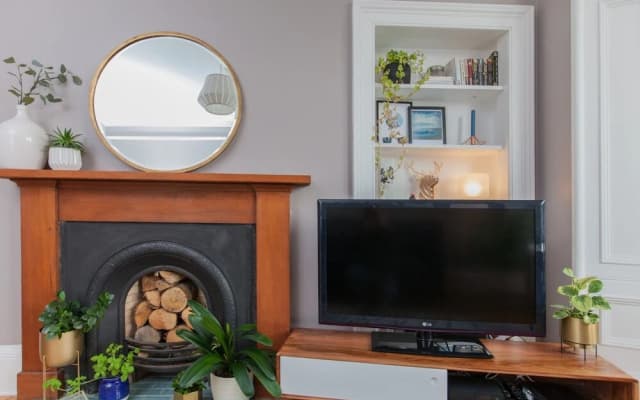 Spacious, Stylish 2BR Flat For 4 in Leith Walk - photo 3