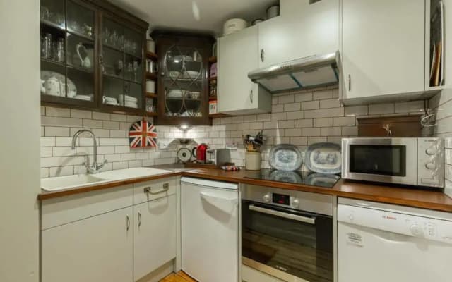 Heart Of Rose Street Quirky Antique Apartment - photo 4