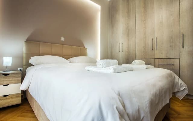Spacious 3-Bedroom Apartment Near the Train - photo 4