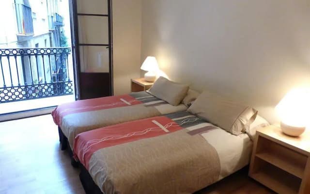 Ramblas Apartments - photo 2