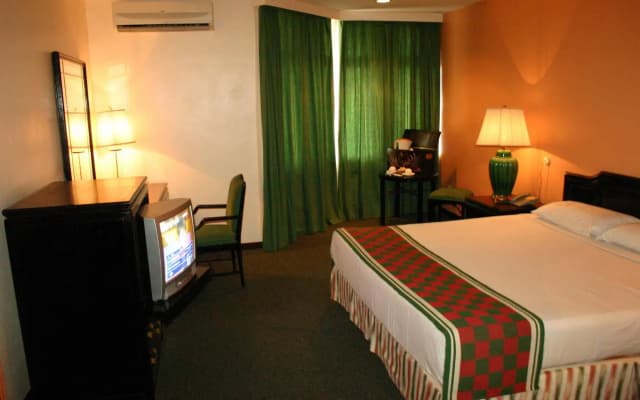 CentrePoint Hotel - photo 3