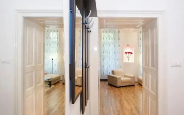 Charlotte Apartment Close to Opera - photo 4