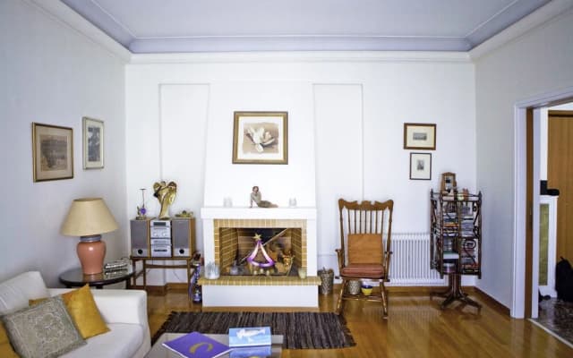 Warm & Homely Ambience in Spacious Apartment - photo 5