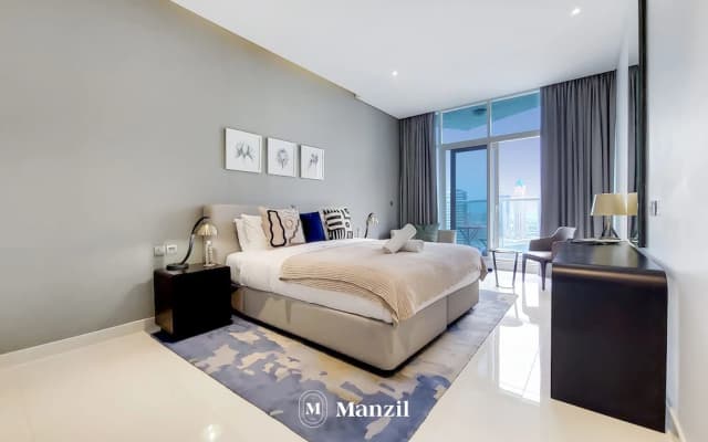 Manzil - 1BR in Business Bay w Burj & Canal Views - photo 2