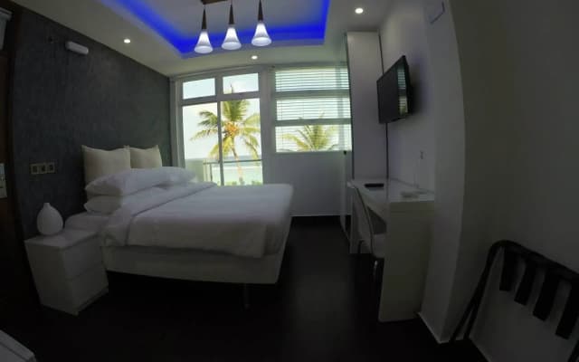 Airport Beach Hotel - photo 2