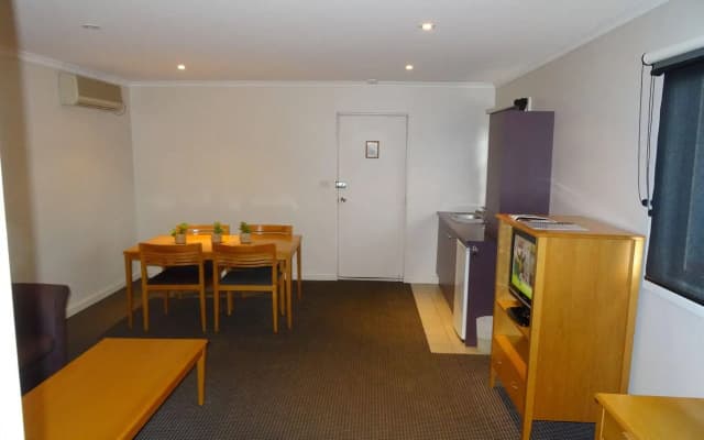 Sunshine Motor Inn - photo 2