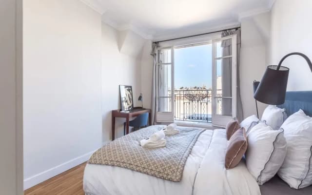 Designer Apartment - Eiffel Tower View! - photo 2