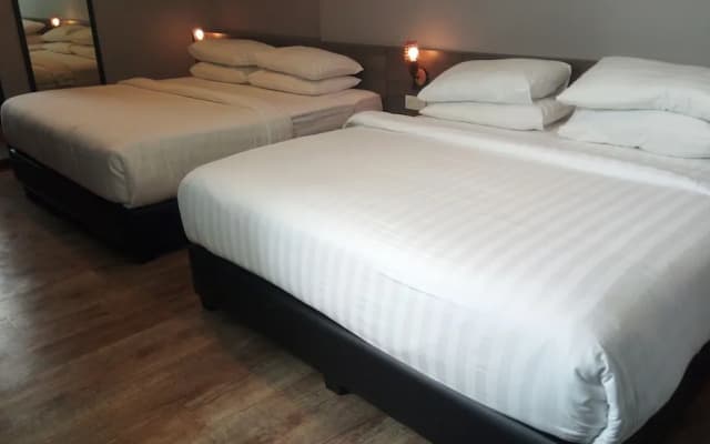 See Foo Hotel - photo 4