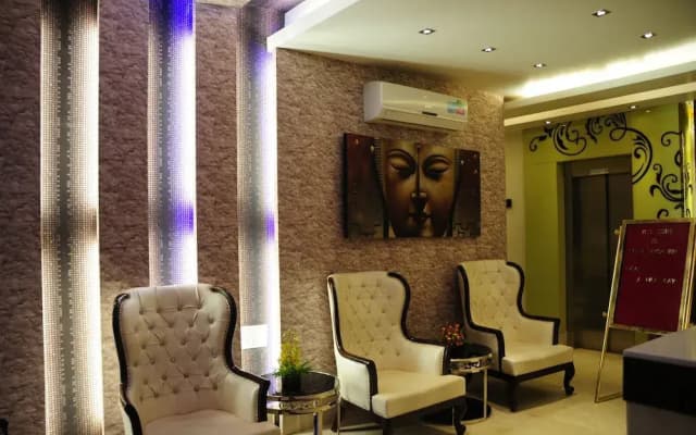 Hotel Taksh Inn - photo 2