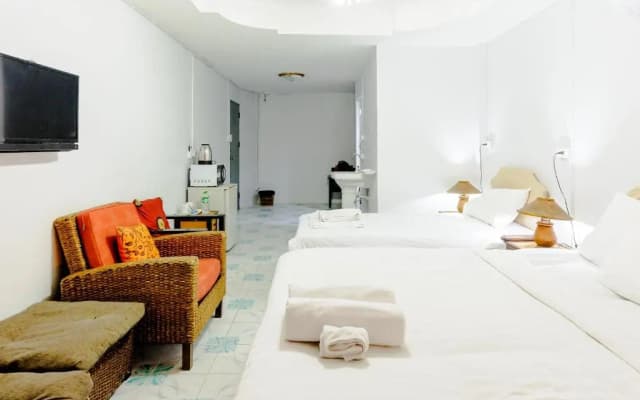 High5 Guesthouse - photo 4