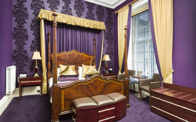 New Town Hotel - photo 4
