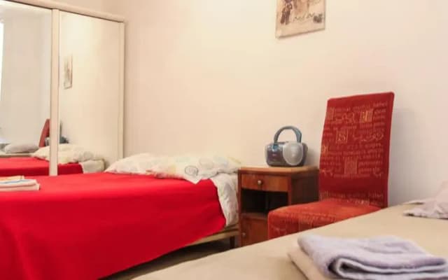 Room in apartment - Rue Droite - photo 2