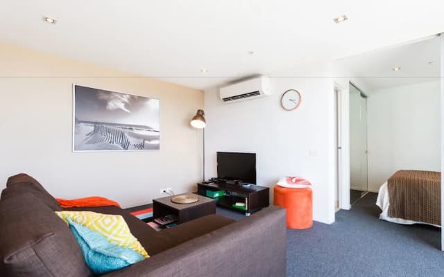 ALLINDA, 1BDR Melbourne Apartment - photo 5